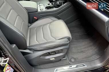 Внедорожник / Кроссовер Volkswagen Touareg 2019 в 