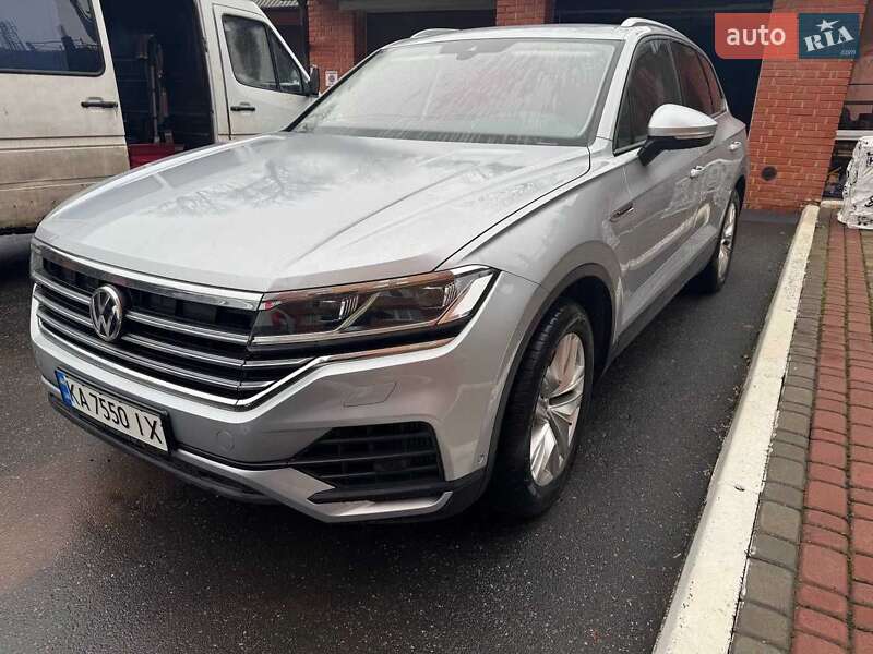 Внедорожник / Кроссовер Volkswagen Touareg 2019 в 