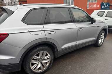 Внедорожник / Кроссовер Volkswagen Touareg 2019 в 