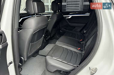 Позашляховик / Кросовер Volkswagen Touareg 2021 в 