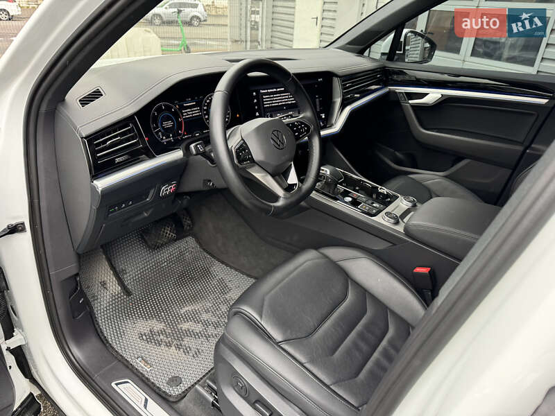 Внедорожник / Кроссовер Volkswagen Touareg 2021 в Киеве