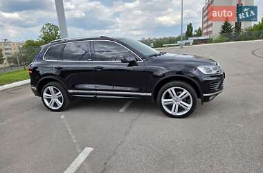 Внедорожник / Кроссовер Volkswagen Touareg 2017 в 