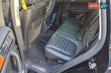 Внедорожник / Кроссовер Volkswagen Touareg 2017 в 