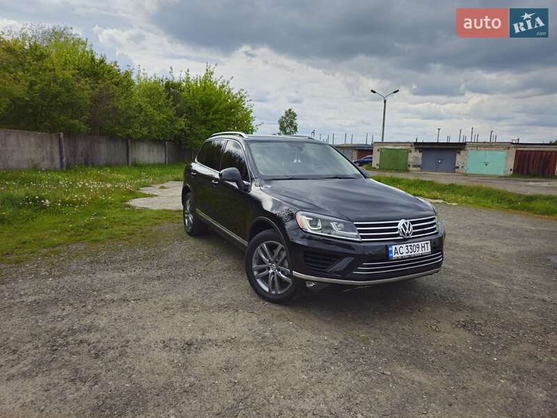 Внедорожник / Кроссовер Volkswagen Touareg 2015 в Луцке