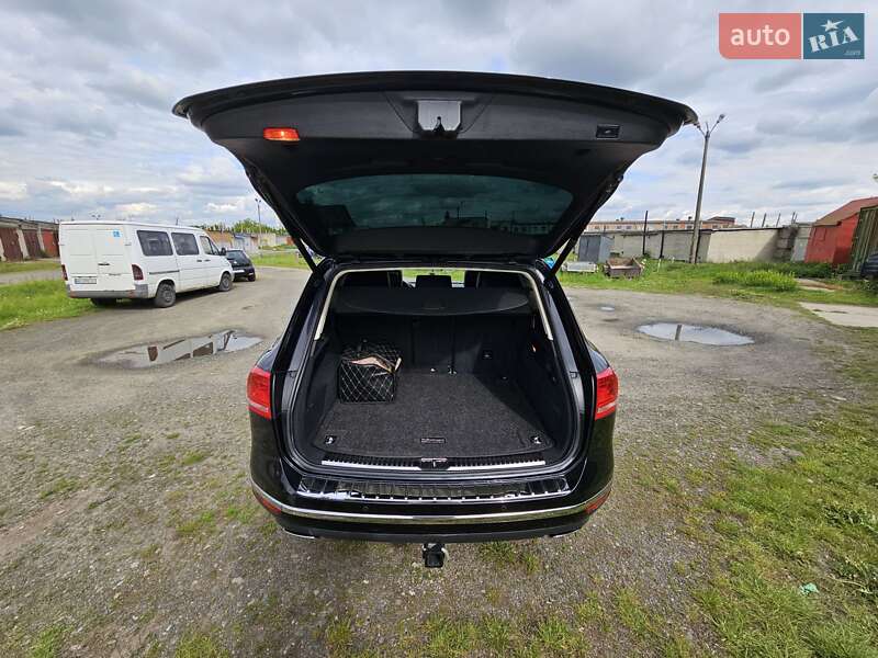 Внедорожник / Кроссовер Volkswagen Touareg 2015 в Луцке