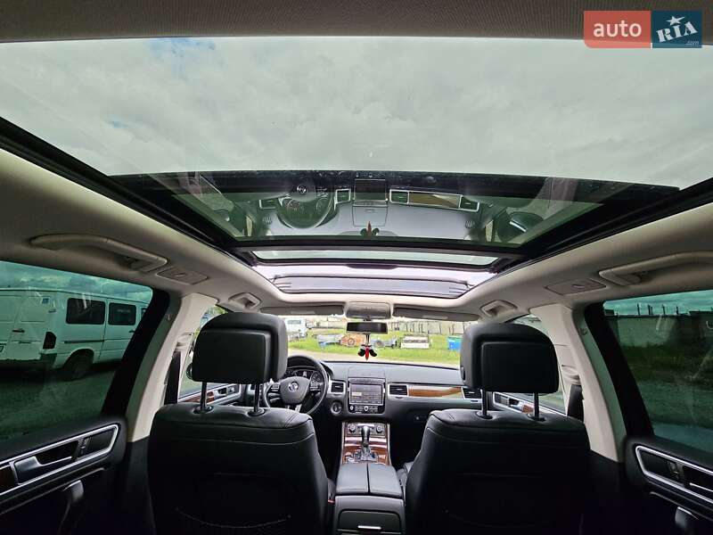 Внедорожник / Кроссовер Volkswagen Touareg 2015 в Луцке