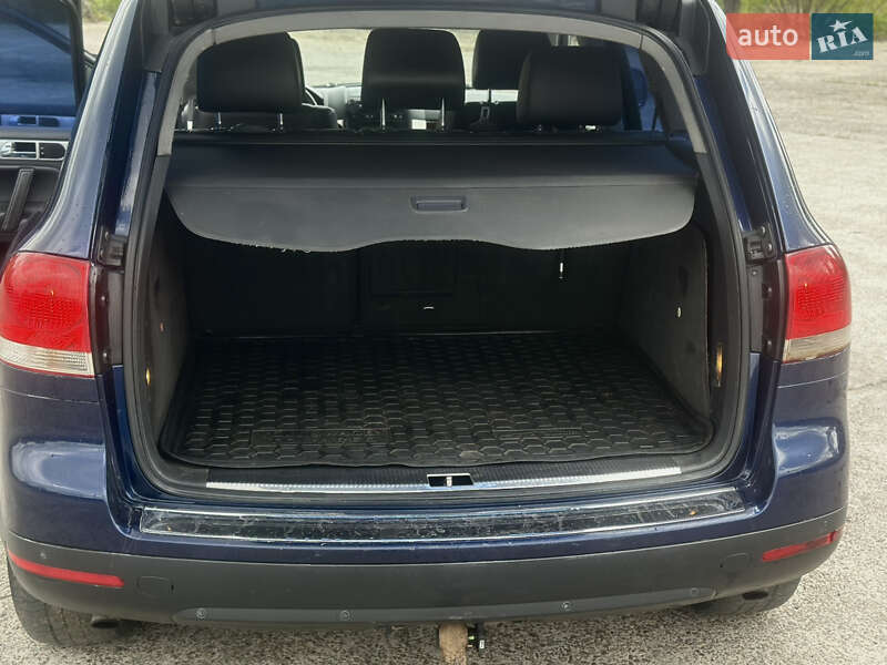 Внедорожник / Кроссовер Volkswagen Touareg 2005 в Новояворовске