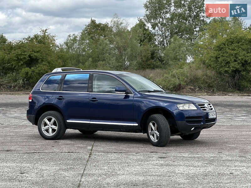 Внедорожник / Кроссовер Volkswagen Touareg 2005 в Новояворовске