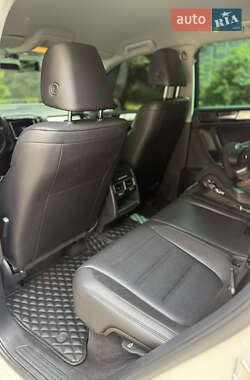 Внедорожник / Кроссовер Volkswagen Touareg 2010 в 