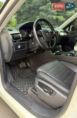 Внедорожник / Кроссовер Volkswagen Touareg 2010 в 