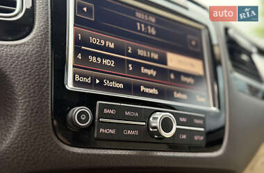 Позашляховик / Кросовер Volkswagen Touareg 2012 в 