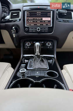Позашляховик / Кросовер Volkswagen Touareg 2012 в 