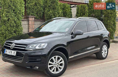 Внедорожник / Кроссовер Volkswagen Touareg 2012 в Ровно
