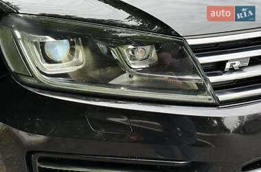 Внедорожник / Кроссовер Volkswagen Touareg 2017 в 