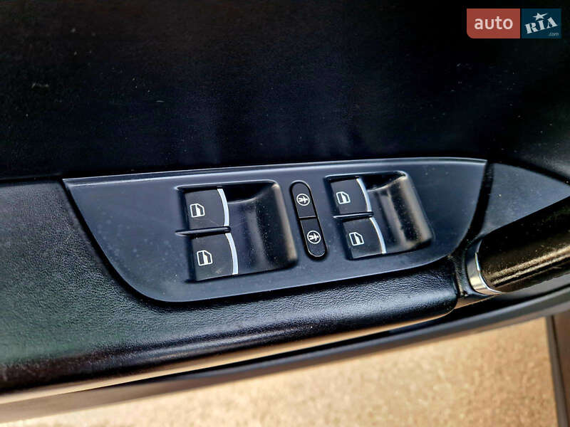 Внедорожник / Кроссовер Volkswagen Touareg 2016 в Шостке