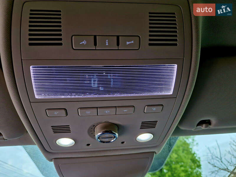 Внедорожник / Кроссовер Volkswagen Touareg 2016 в Шостке