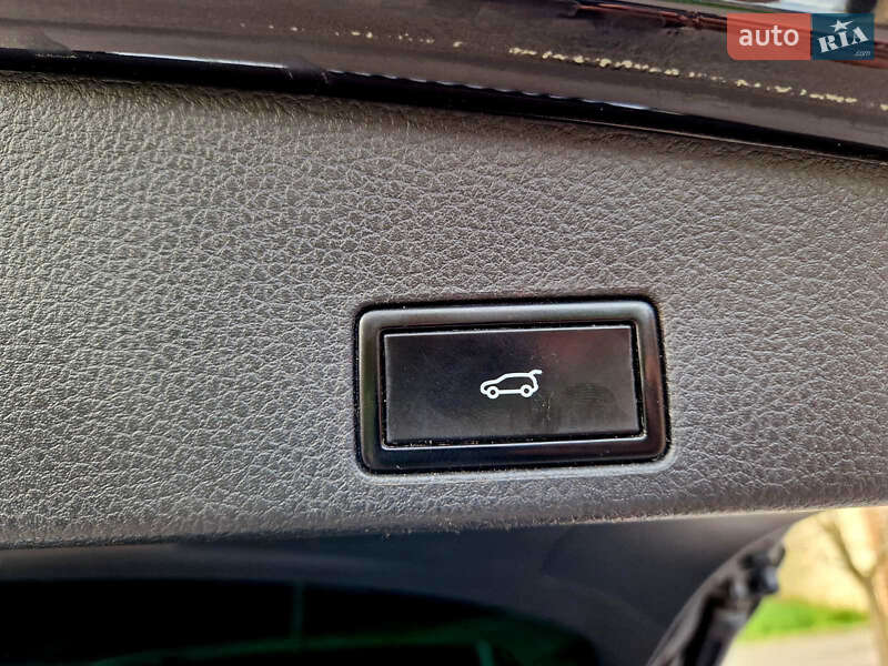 Внедорожник / Кроссовер Volkswagen Touareg 2016 в Шостке