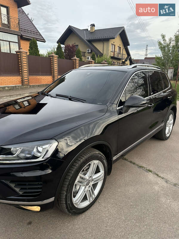 Внедорожник / Кроссовер Volkswagen Touareg 2016 в Шостке