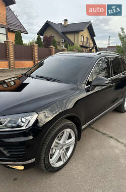 Позашляховик / Кросовер Volkswagen Touareg 2016 в 