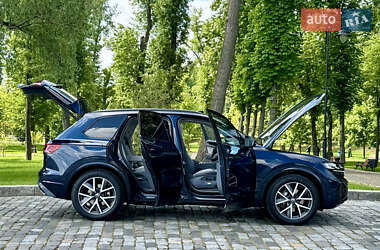Внедорожник / Кроссовер Volkswagen Touareg 2024 в 