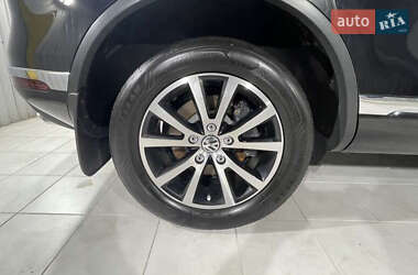 Позашляховик / Кросовер Volkswagen Touareg 2016 в 