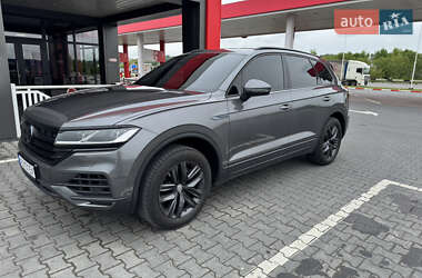 Позашляховик / Кросовер Volkswagen Touareg 2018 в Чернівцях