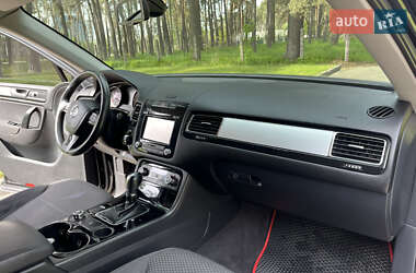 Внедорожник / Кроссовер Volkswagen Touareg 2012 в 