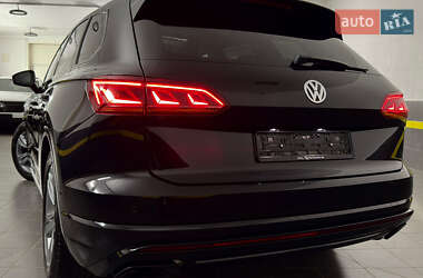 Внедорожник / Кроссовер Volkswagen Touareg 2019 в 