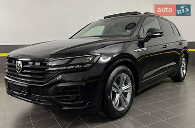 Внедорожник / Кроссовер Volkswagen Touareg 2019 в 