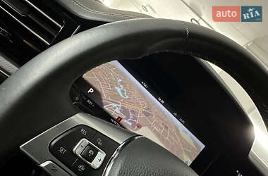 Внедорожник / Кроссовер Volkswagen Touareg 2019 в 