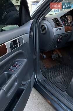 Позашляховик / Кросовер Volkswagen Touareg 2008 в 