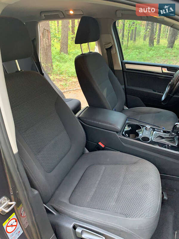 Внедорожник / Кроссовер Volkswagen Touareg 2011 в Львове