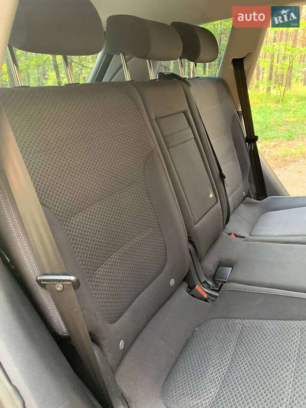 Внедорожник / Кроссовер Volkswagen Touareg 2011 в Львове