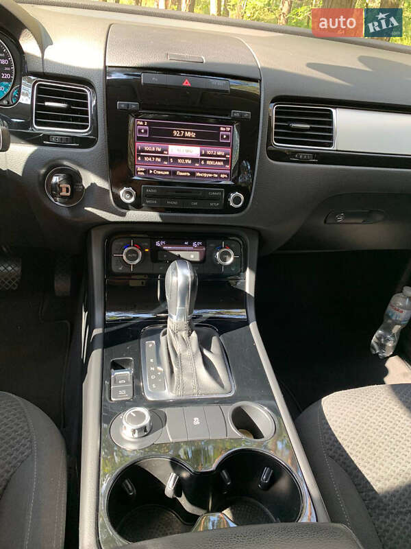 Внедорожник / Кроссовер Volkswagen Touareg 2011 в Львове