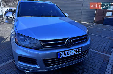Внедорожник / Кроссовер Volkswagen Touareg 2011 в 