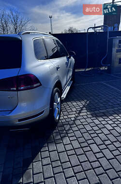 Внедорожник / Кроссовер Volkswagen Touareg 2011 в 