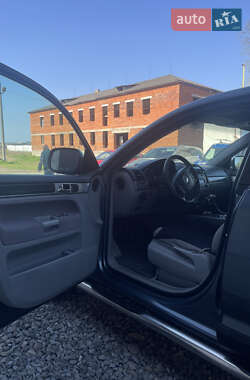 Позашляховик / Кросовер Volkswagen Touareg 2003 в 