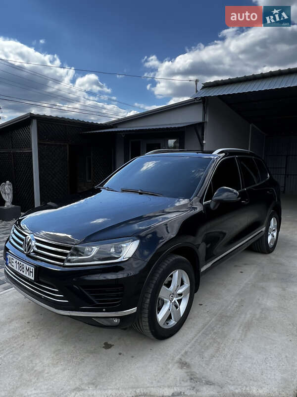 Позашляховик / Кросовер Volkswagen Touareg 2016 в 
