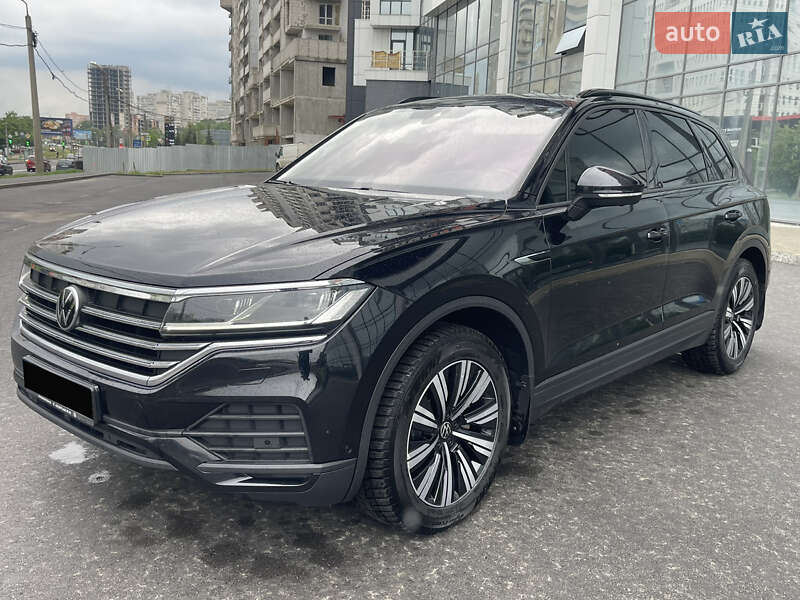 Позашляховик / Кросовер Volkswagen Touareg 2021 в Харкові