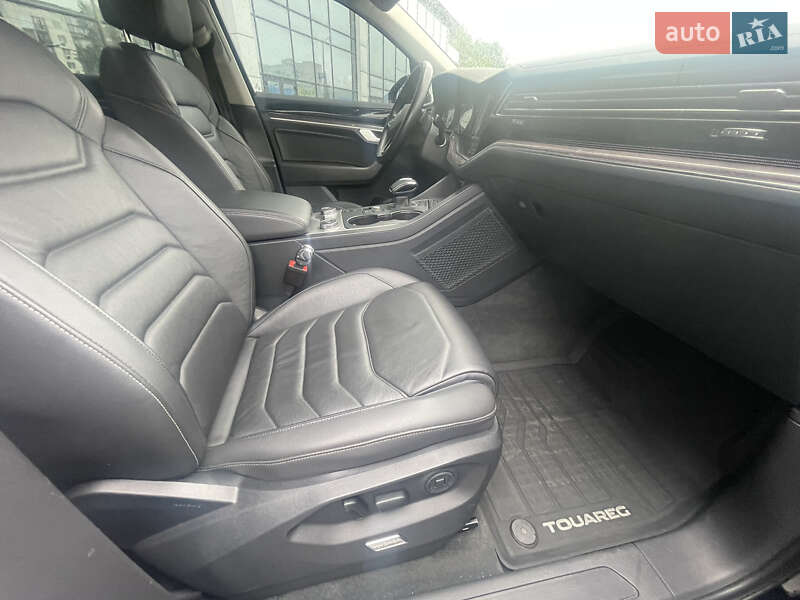 Позашляховик / Кросовер Volkswagen Touareg 2021 в Харкові