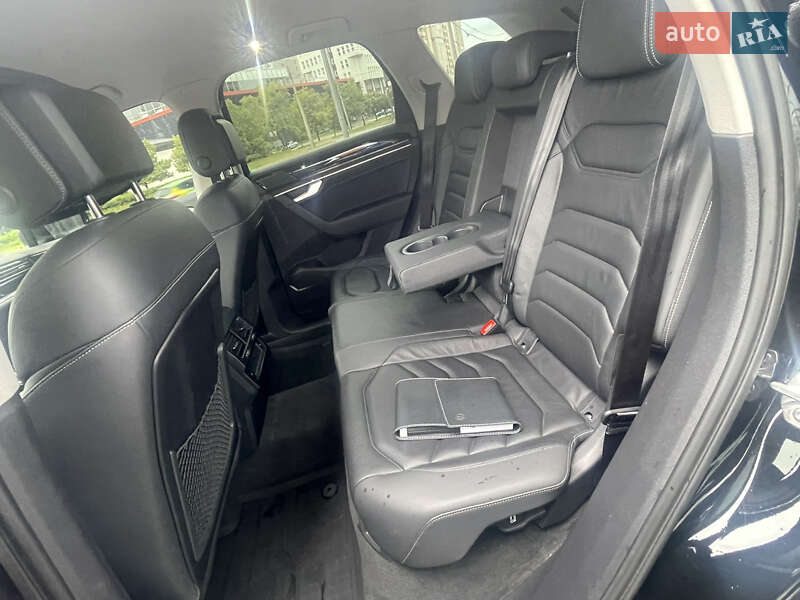 Позашляховик / Кросовер Volkswagen Touareg 2021 в Харкові