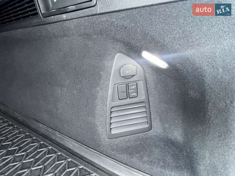 Позашляховик / Кросовер Volkswagen Touareg 2021 в Харкові