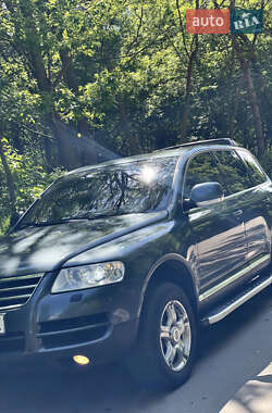Внедорожник / Кроссовер Volkswagen Touareg 2004 в 