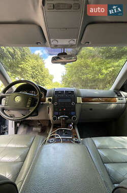 Внедорожник / Кроссовер Volkswagen Touareg 2004 в 