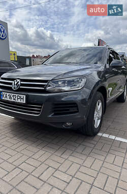 Внедорожник / Кроссовер Volkswagen Touareg 2013 в Киеве