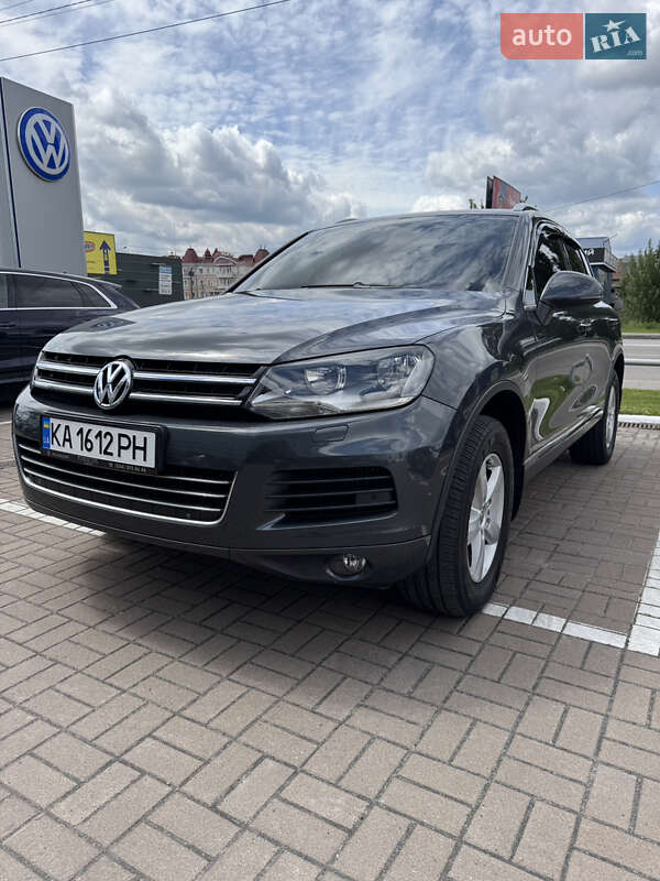 Внедорожник / Кроссовер Volkswagen Touareg 2013 в 