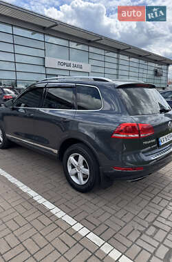 Внедорожник / Кроссовер Volkswagen Touareg 2013 в 