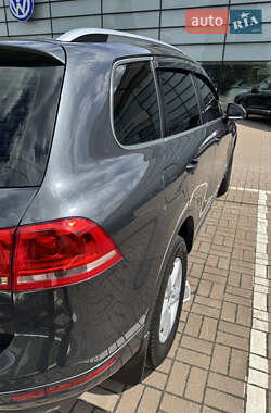 Внедорожник / Кроссовер Volkswagen Touareg 2013 в 
