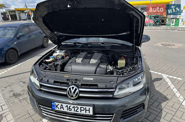 Внедорожник / Кроссовер Volkswagen Touareg 2013 в 
