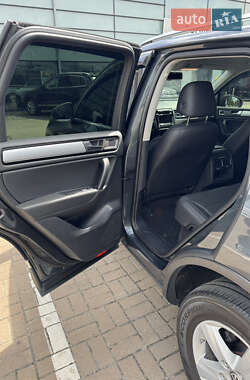 Внедорожник / Кроссовер Volkswagen Touareg 2013 в 
